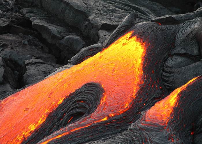 L'Orée du Maïdo - éruption de la Fournaise, lave en fusion