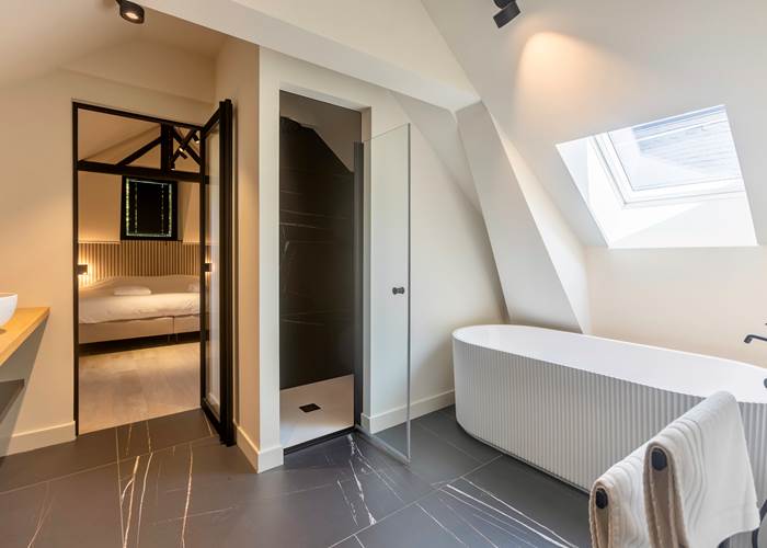 Bathroom 10