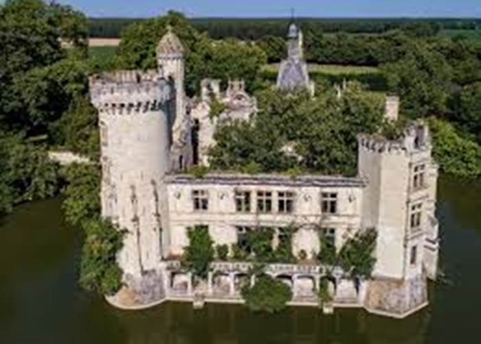 chateau-de-la-mothe-chandeniers-gite-jacuzzi