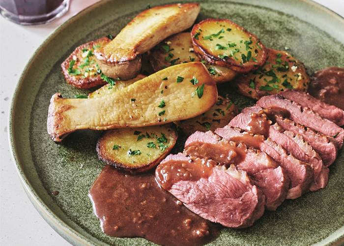 Assiette de magret de canard et pommes de terre Salardaise