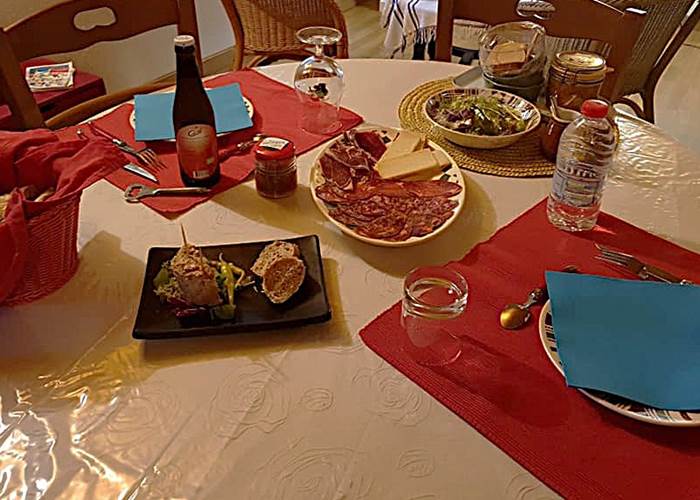 Planche froide servie à l'étage