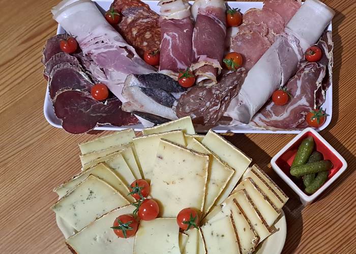 Charcuterie et fromage plateau raclette