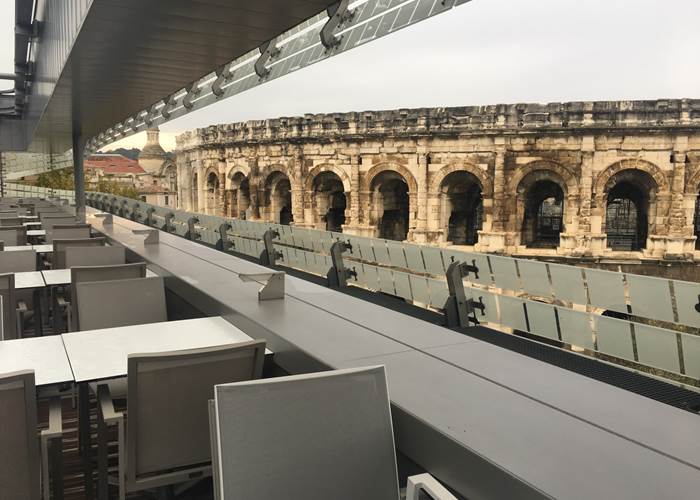 Les arènes de Nîmes vues du restaurant La Table du 2
