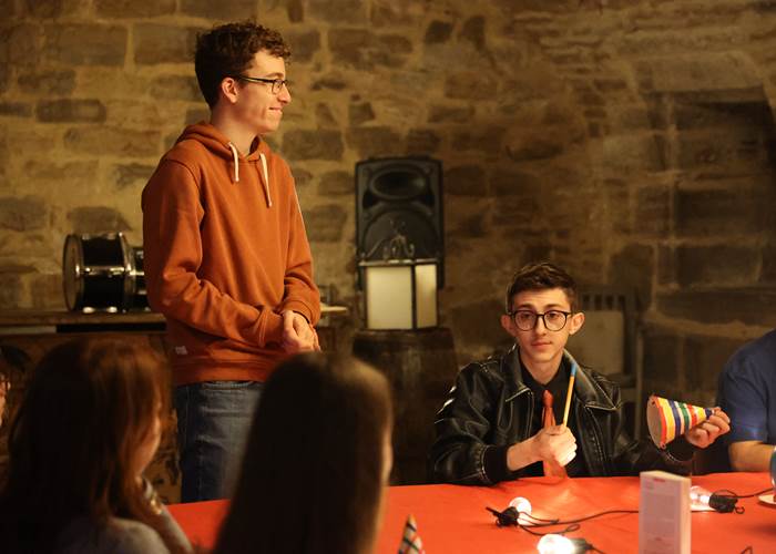 Animation et séjours thématique, loup garou et loup du jour au Château de Saint-Chamarand