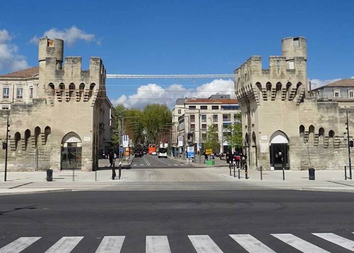 Avignon et ses remparts