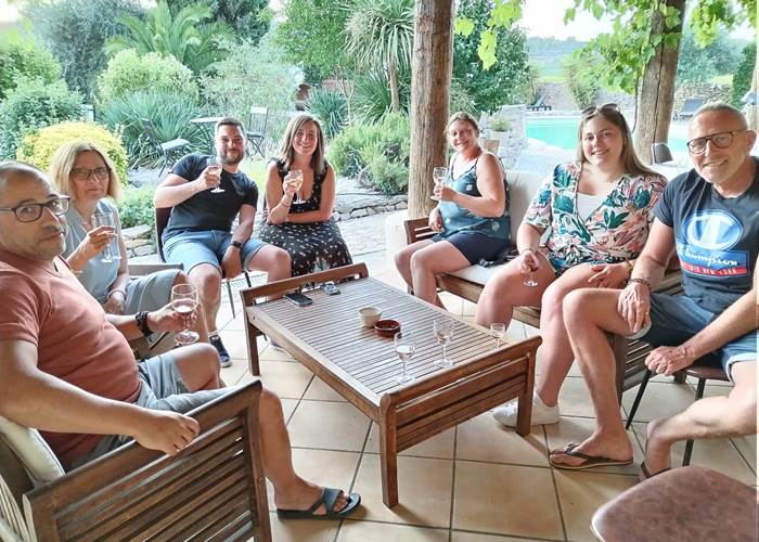 L'apéritif avant la table d'hôtes ambiance conviviale et familiale