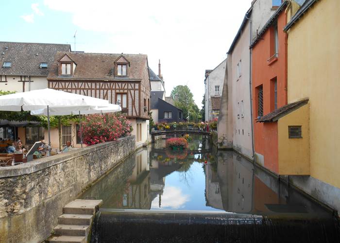 Quartier de la Pêcherie (3 minutes à pied)