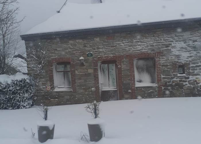 Entrée des gîtes sous la neige - janvier 2026
