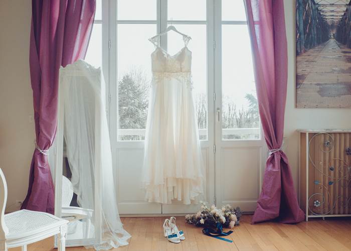 Séance habillage de la mariée dans la chambre "Castagnède"