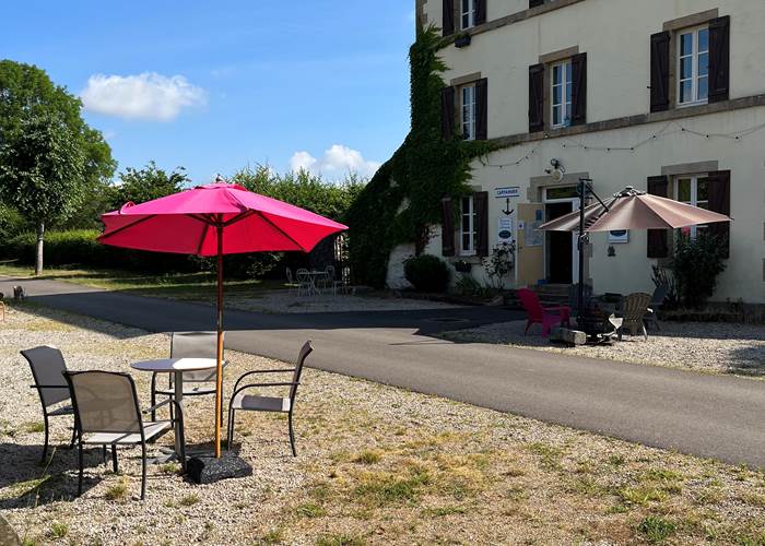 La Terrace au bord du canal