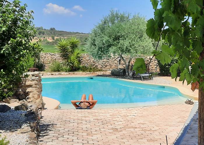 Se délasser au bord de la piscine