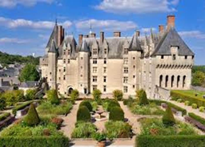 chateau-de-langeais-gite-troglodyte-jacuzzi