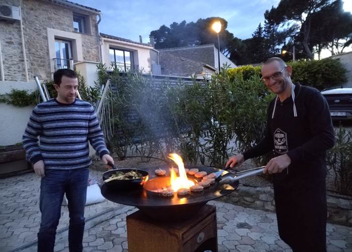 Hamburger de poulet à la table d'hôtes du Coq du Nord -Mailhac