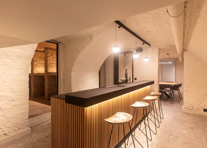 Wine bar and wine cellar