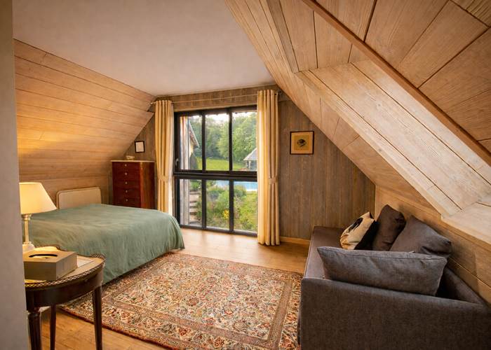 suite-de-l-atelier-lit queen-size-la-verrerie-d-ivoy