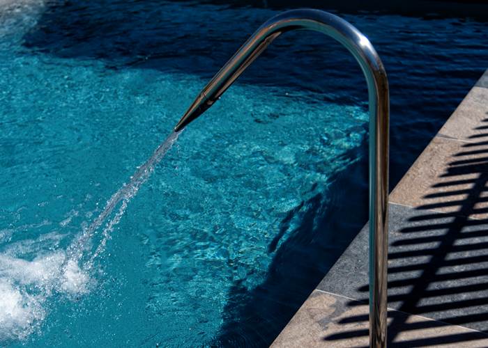 Piscine Chauffée 14 x 4 m | Volet Sécurité immergé | 2 cascades massantes