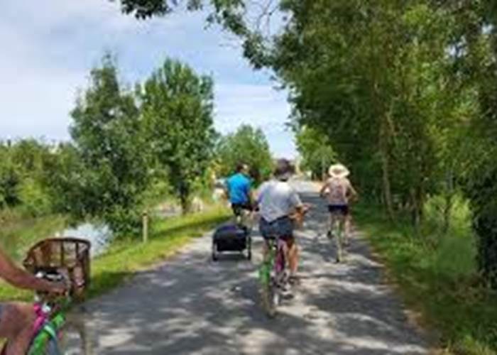 vélo dans le Marais Poitevin