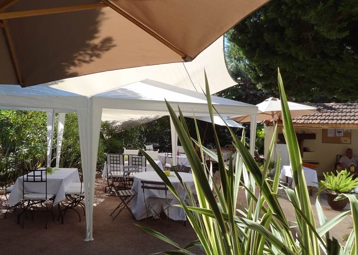 Réception au bord de la piscine