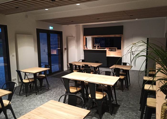 La salle du bar La Caisserie