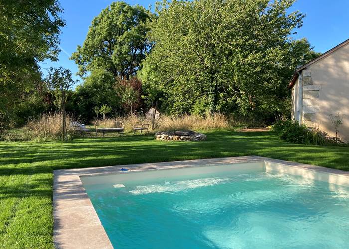 chambres-d-hotes-amboise-maison-chemin-piscine-campagne