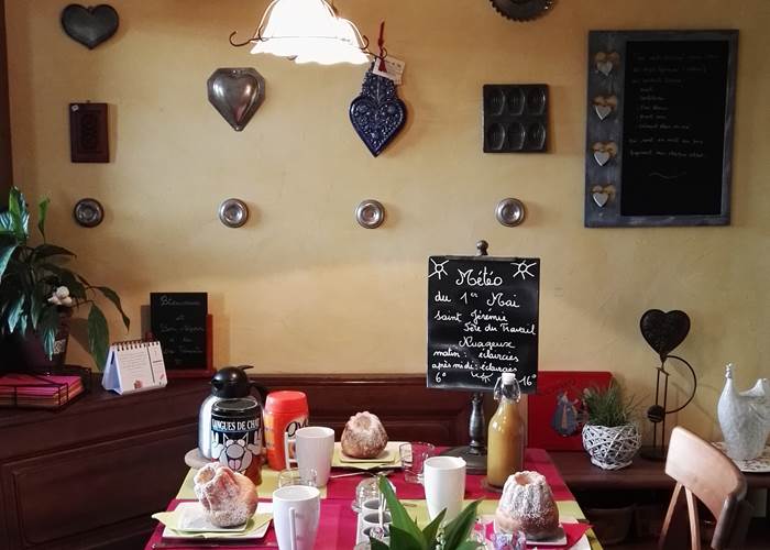 Petit déjeuner à l'intérieur