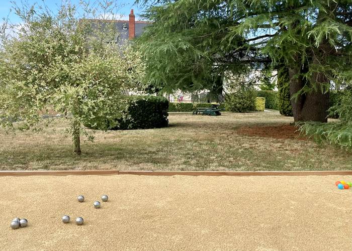 Boulodrome dans le jardin