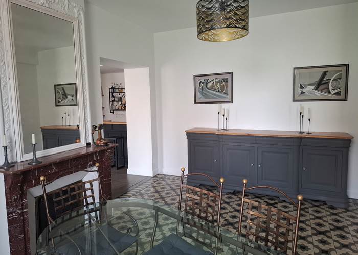 Salle à manger avec mobilier ancien près de Pézenas – Les Gîtes de Monte Blanco