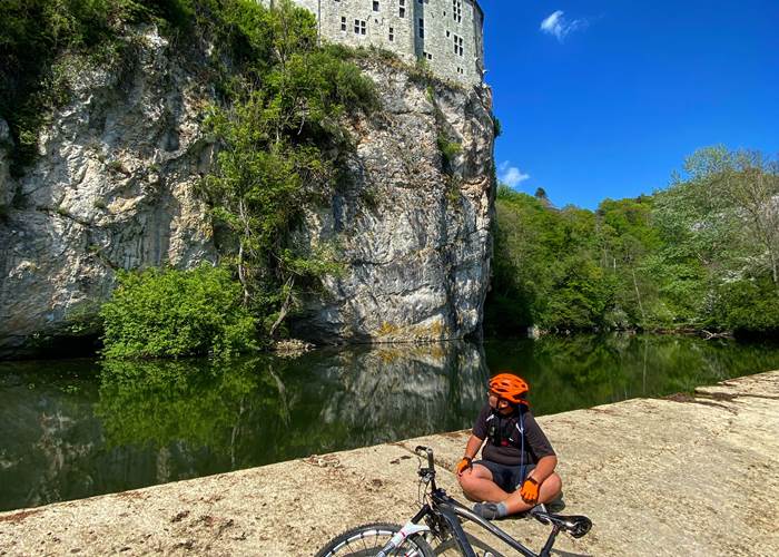 Vélo VTT au bord de la Lesse à Walzin