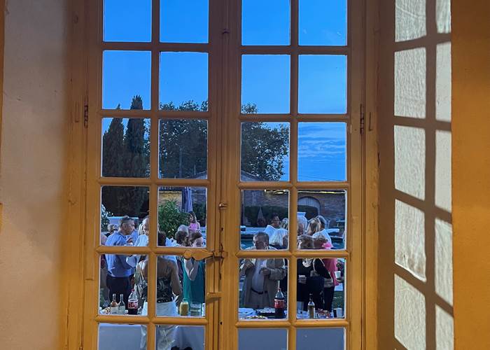 Réception dans la cour du château