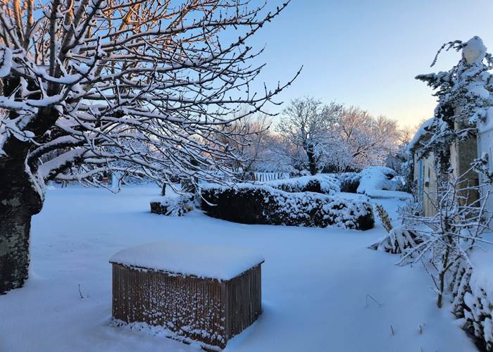 L'Enclos bleu sous la neige