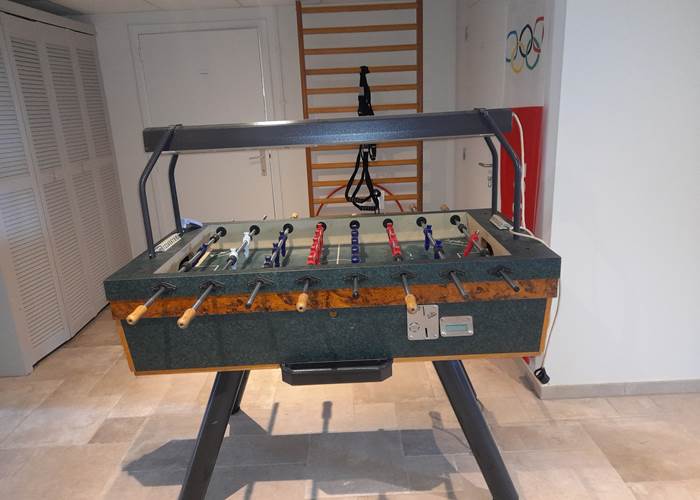 salle de sports avec  kicker et espalier