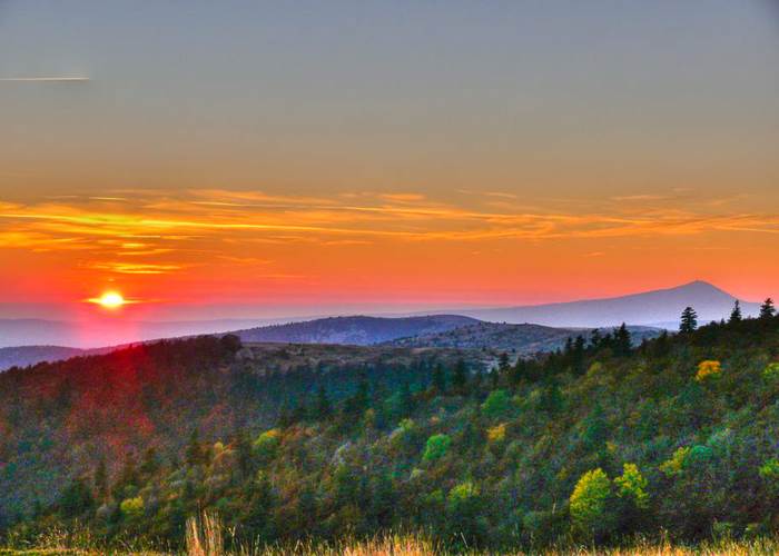 Coucher de soleil sur la montagne de Lure avec vue sur le Ventoux