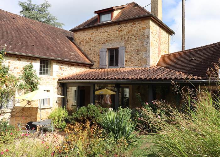 Les Charmes de Sarlat - Chambre d'hôte Sarlat - Facade maison - verranda