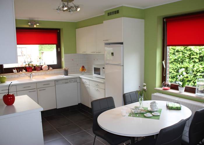 Cuisine équipée et coin à manger