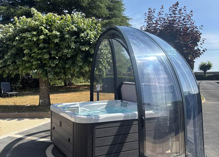 Jacuzzi et jardin