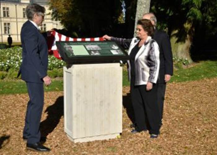 Dévoilement de la plaque commémorative