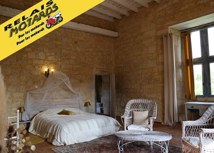 Accueil de groupe motard au Château de Saint-Chamarand : chambre et table d'hôtes dans le Lot.