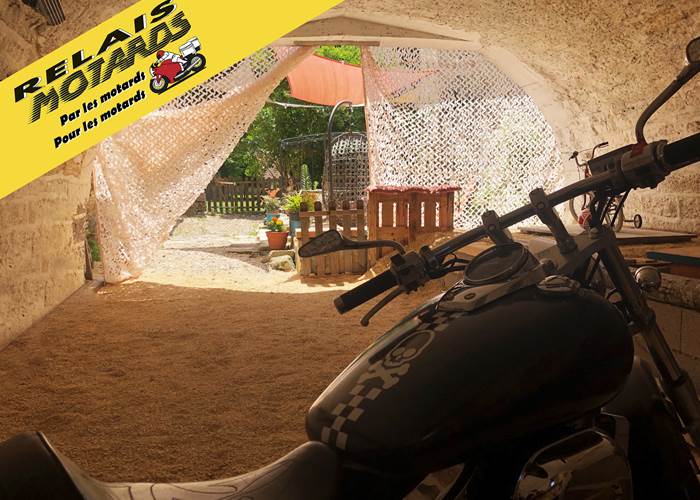 Accueil de groupe motard au Château de Saint-Chamarand : chambre et table d'hôtes dans le Lot.