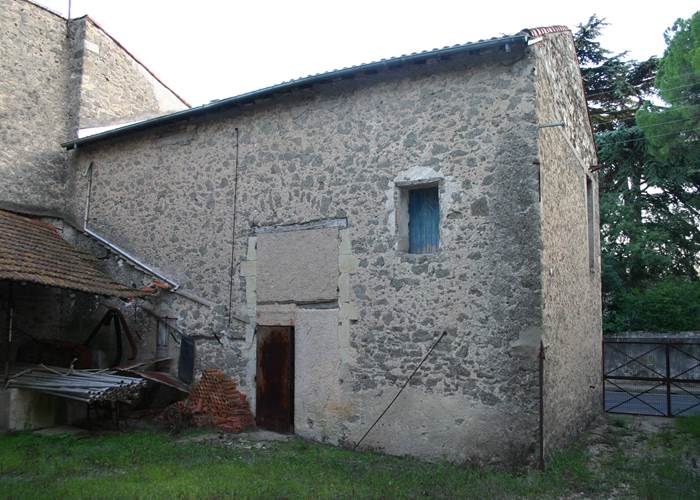 Ancien pressoir du domaine Monte Blanco avant sa rénovation à Montblanc dans l'Hérault.