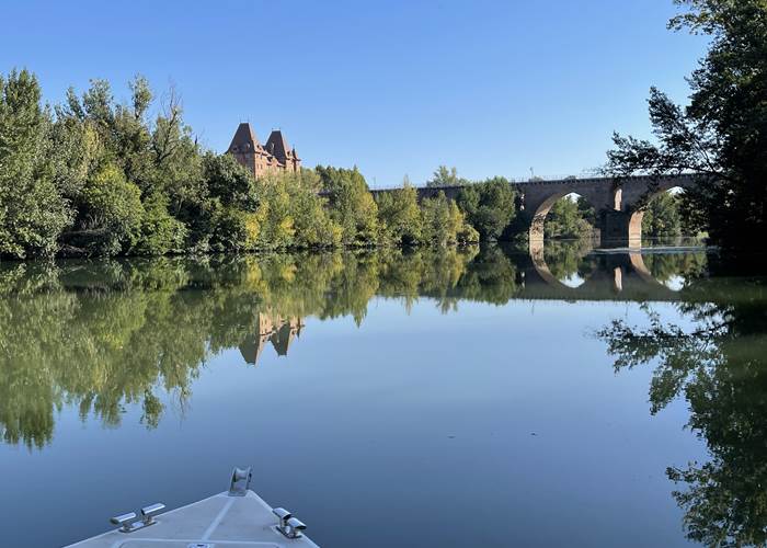 Le Musée Ingres Bourdelle et le Pont Vieux de Montauban vus depuis le Treil