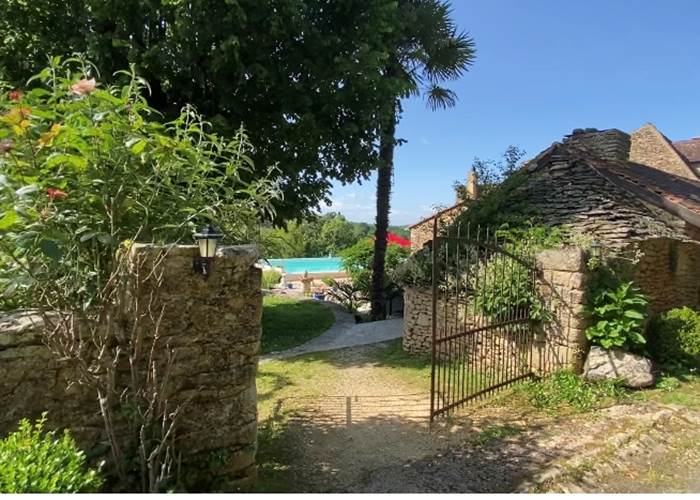 Portail d'entrée de la  Villa Lou Peyrol