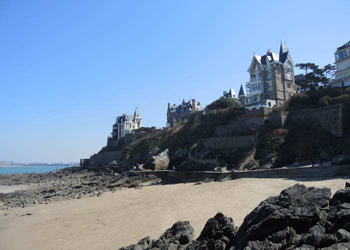 Clos de la Fontaine Dinard, le chemin de ronde pointe de la Malouine