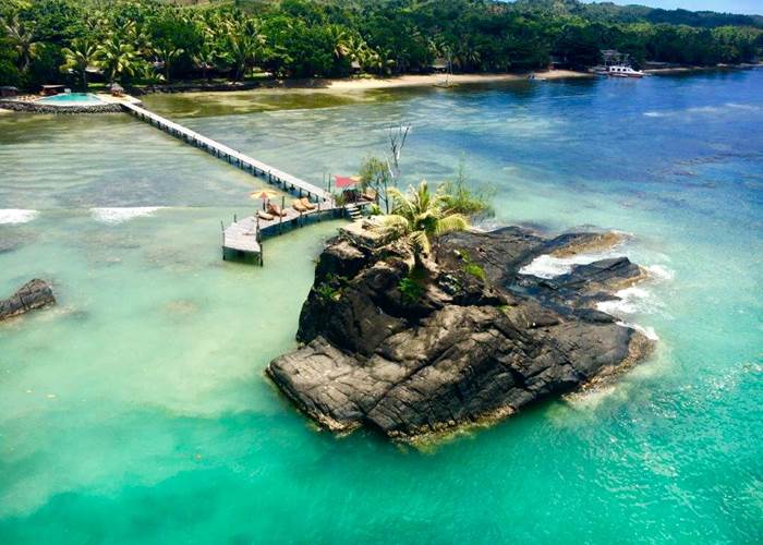 Rocher et ponton vue aérienne