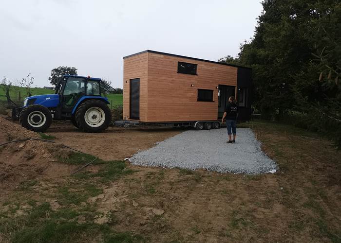 Nicolas surveille l'arrivée de la tiny
