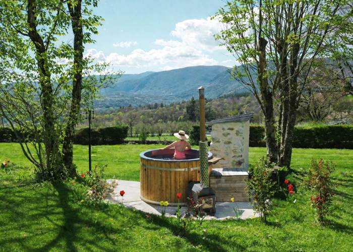 Bain nordique privatif – gîte 12 personnes Ain