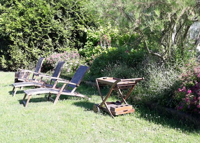 Coin détente dans le parc du clossaintnicolas.fr