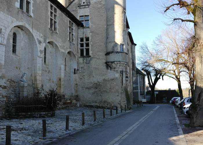 Sous le château