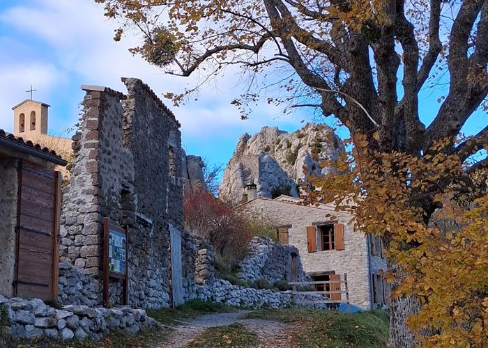 Hameau Du poil Village en partie restauré