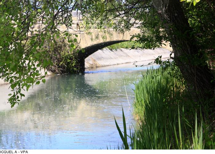 Canal de Carpentras  Copyright 6055--HOCQUEL_A_-_VPA-800px