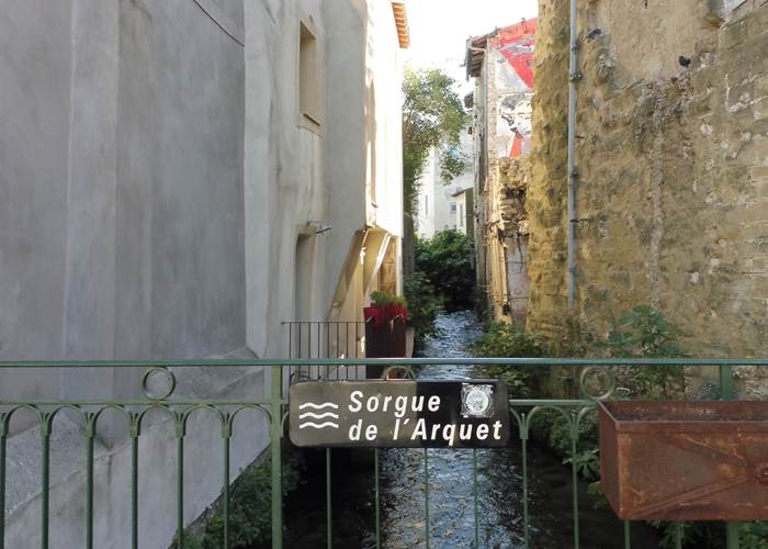 Isle sur la Sorgue, la petite Venise provençale près d'Avignon et du Luberon